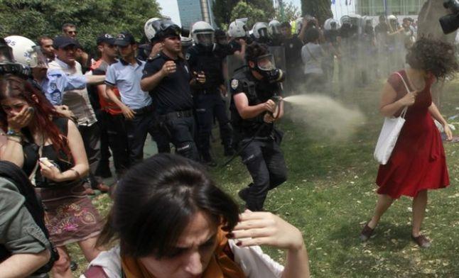 Turcia. Împlinirea unui an de la începerea celor mai mari demonstraţii antiguvernamentale, sărbătorită cu gaze lacrimogene