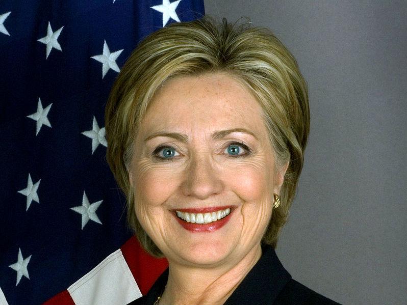 Hillary Clinton a lăsat în urmă scandalul Lewinsky şi va decide în câteva luni dacă va candida la prezidenţiale