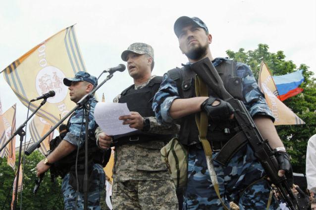 Ucraina examinează varianta instituirii legii marţiale în estul Ucrainei 