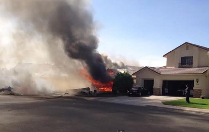 ACCIDENT AVIATIC: Un avion de vânătoare s-a prăbuşit într-un cartier rezidenţial din California (VIDEO)