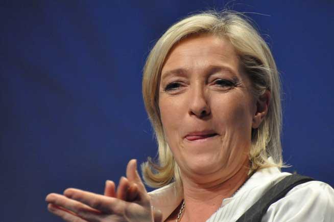 Marine Le Pen mai are nevoie de doi parlamentari din state membre diferite pentru a forma un grup în PE