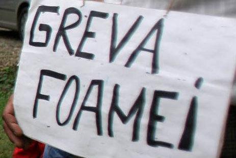 Revoluţionari grevişti ai foamei, protest în faţa Guvernului