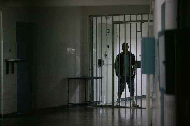 Statul român plăteşte daune unui criminal pentru confortul redus din închisoare