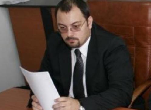 Fostul prefect al Iaşiului, condamnat definitiv la închisoare cu executare. Radu Prisăcaru s-a predat la IPJ Iaşi