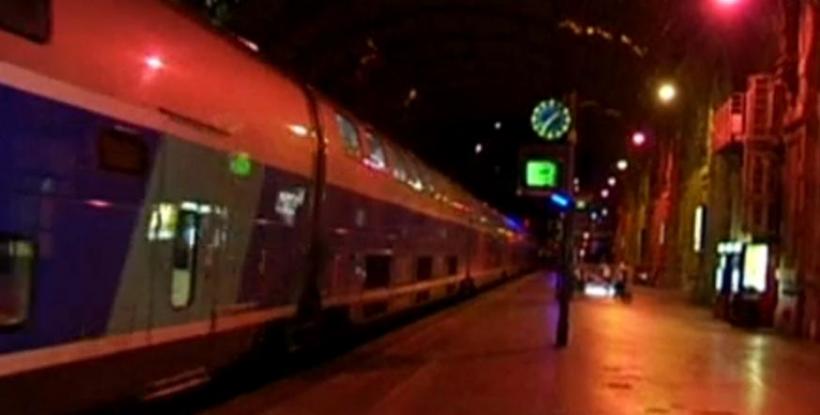 2300 de pasageri BLOCAŢI în tren, între Paris şi Nisa, după ce liniile de curent electric s-au rupt 