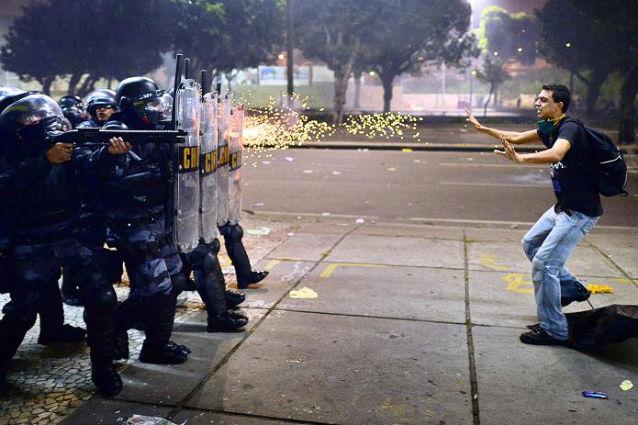 CM 2014. 200 de anarhişti au încercat să pătrundă pe stadionul Maracana