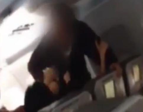 &quot;M-am speriat foarte tare!&quot;. Ce a filmat un pasager, după ce avionul în care se afla a decolat de pe aeroportul JFK din New York (VIDEO)