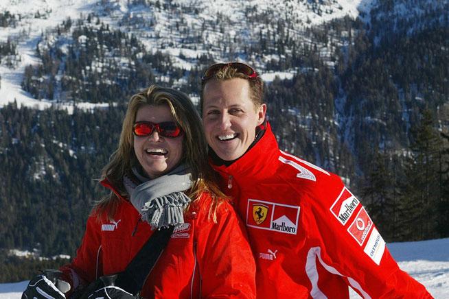 Bild: Schumacher comunică din priviri cu soţia lui, Corinna, dar şi cu medicii