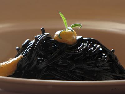 Reţeta zilei - Spaghete cu sepie si fructe de mare