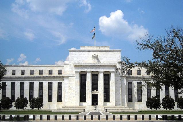 SUA: Fed reduce programul de stimulare economică la 35 de miliarde de dolari