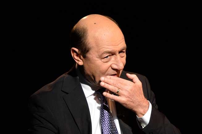 Cum vrea să scape Băsescu de anchetă