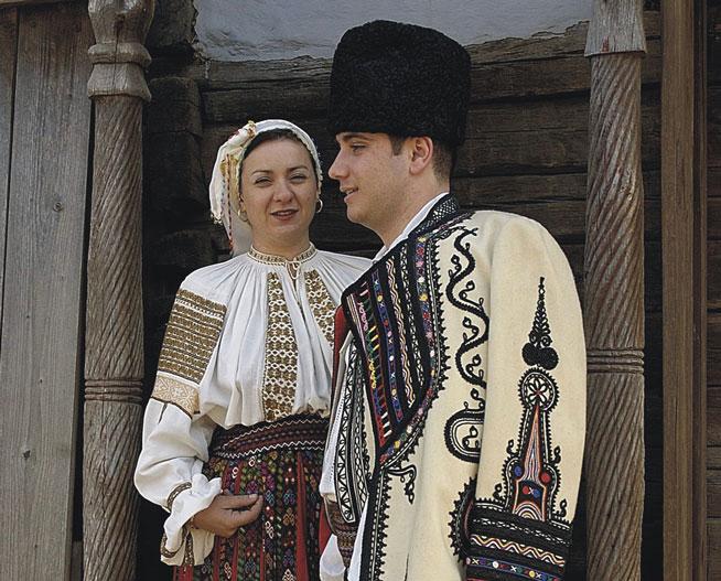 Poveştile costumului popular românesc sunt spuse la Roma