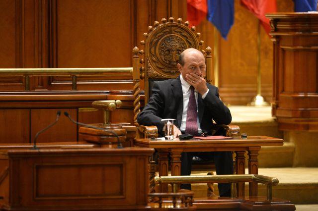 344 de parlamentari au votat pentru DEMISIA lui Traian Băsescu