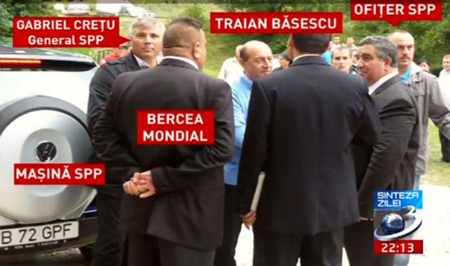 FOTO. Bercea şi Cioabă, într-o discuţie privată în cercul de protecţie al lui Traian Băsescu