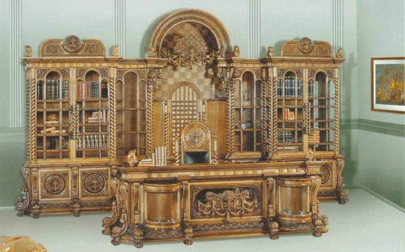 Luxoasa mobilă de birou a lui Nicolare Ceauşescu, cumpărată de un colecţionar cu 55.000 de euro