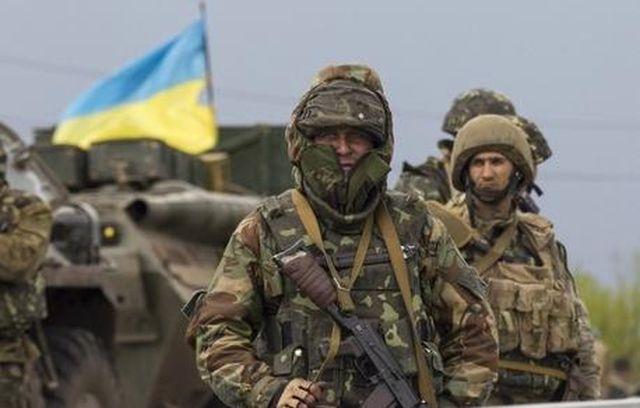 Batalioanele de voluntari şi organizaţiile pro-Maidan cer preşedintelui Poroşenko introducerea legii marţiale în Est