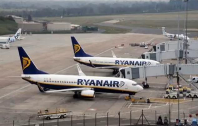COLIZIUNE între două avioane de pasageri Ryanair! Incidentul a avut loc pe aeroportul Stansted din Londra (VIDEO)