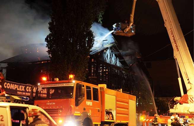 Incendiu în Capitală. Fosta gheţărie, parte istorică a halei Obor, făcută scrum noaptea trecută  18486399