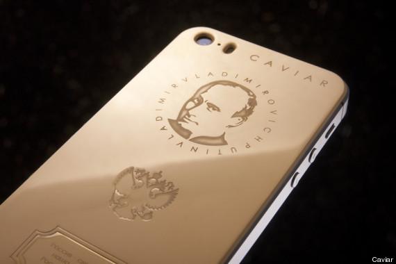 Rusia: Într-o singură zi s-au vândut 42 de smartphone-uri de aur cu chipul lui Putin