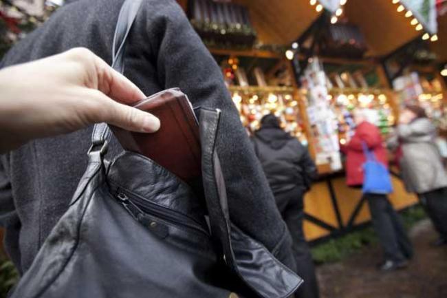 Norma pe zi pentru un copil trimis la furat în Franţa: două portofele sau trei telefoane 
