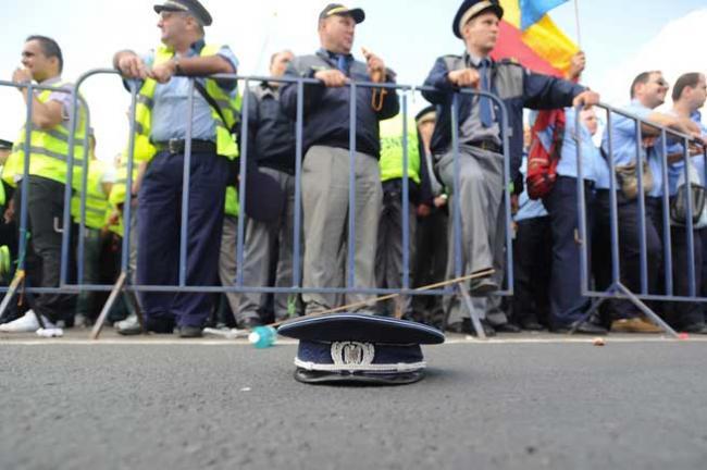 Poliţiştii vor protesta luni în faţa Ministerului de Interne