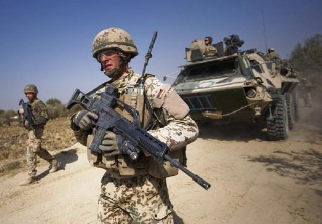 Patru militari NATO, UCIŞI în Afganistan, în provincia Parwan, într-un atac sinucigaş cu bombă 