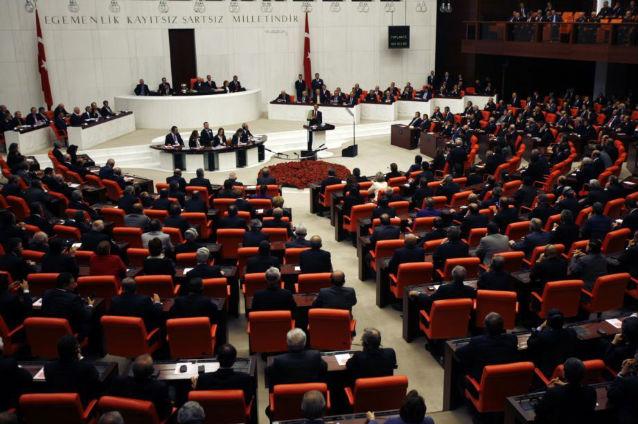 Parlamentul turc a votat o lege destinată să ofere protecţie juridică negociatorilor kurzi