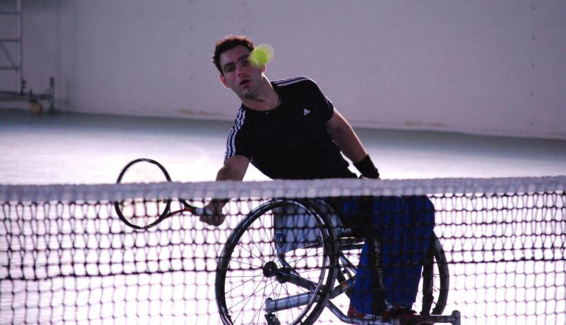 Povestea lui Ciprian Anton, campion naţional la tenis din scaunul cu rotile. “Halep, o sursă de energie pentru noi toţi”! 