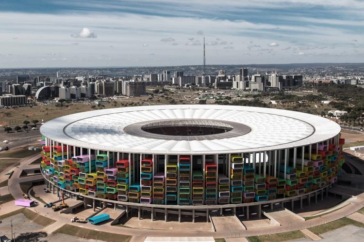 Stadioanele din Brazilia, pe care s-au jucat meciurile din Campionatul Mondial de Fotbal, transformate în cartiere de locuinţe 