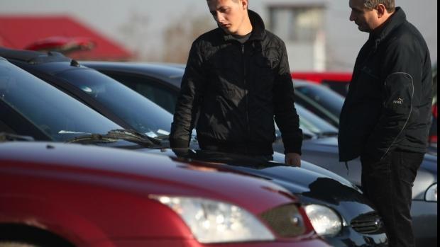  Ce păţesc şoferii care încearcă să aducă în România maşini cu numere provizorii sau de probă. Când este permisă trecerea acestora