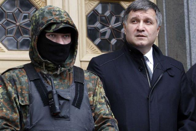 Ministrul de Interne ucrainean, ţinta unui atentat în estul ţării