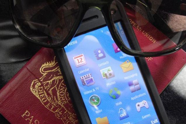 Cum să foloseşti ÎN SIGURANŢĂ smartphone-ul şi tableta atunci când pleci în vacanţă