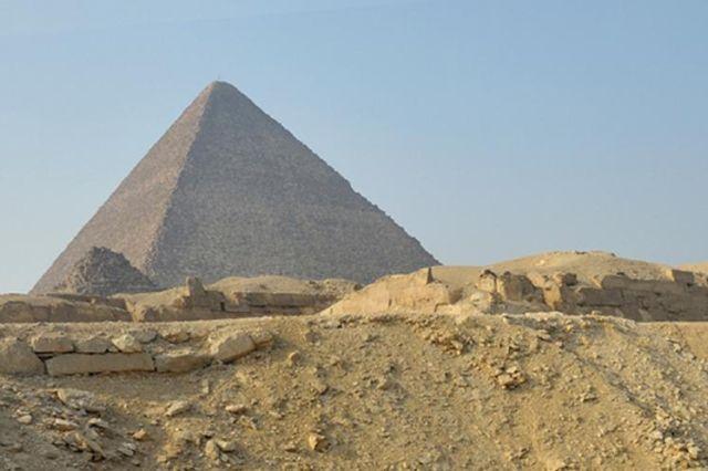 Descoperire ULUITOARE lângă PIRAMIDA de la Giza! Ce au găsit arheologii în timp ce restaurau un mormânt antic (VIDEO)