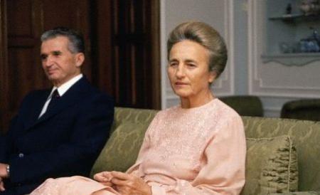 Ceasul de mână al lui Nicolae Ceauşescu şi blana de vulpe albastră a Elenei Ceauşescu, scoase la licitaţie 