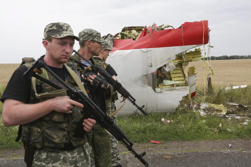  CATASTROFA AVIATICĂ: Echipe ucrainene au găsit 186 de cadavre. Separatiştii nu îi lasă să ia nimic din zonă 