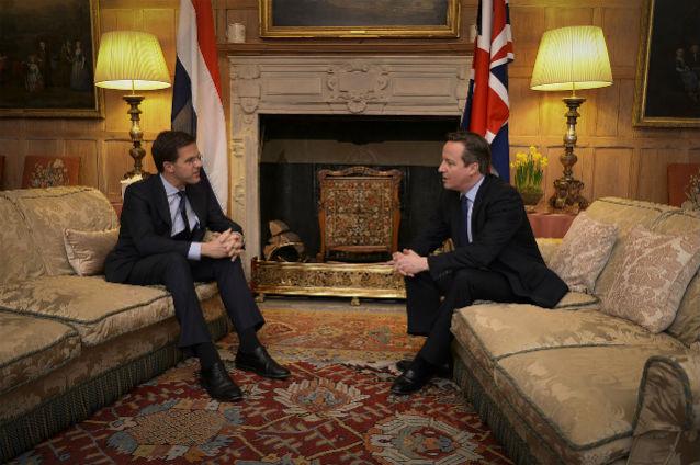 Marea Britanie şi Olanda solicită UE să-şi reevalueze relaţiile cu Rusia în urma catastrofei aviatice din Ucraina