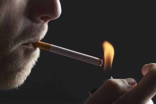 DESPĂGUBIRI-RECORD pentru văduva unui fumător răpus de cancer pulmonar