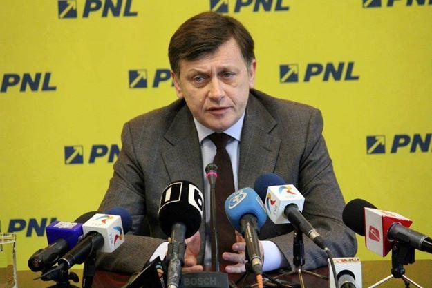 Antonescu nu se retrage din cursa PNL pentru prezidenţiale: Exclud varianta unei candidaturi independente