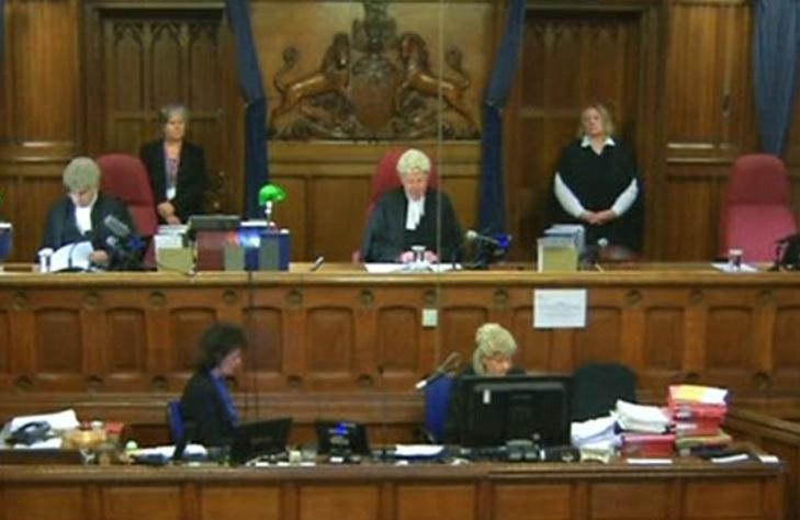 INCREDIBIL! Un judecător britanic adoarme în timpul declaraţiei unui martor, într-un proces de viol (VIDEO)