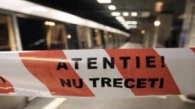 Un bărbat a murit, după ce s-a aruncat în faţa metroului, la staţia Crângaşi. Circulaţia pe Magistrala 1 a fost oprită 