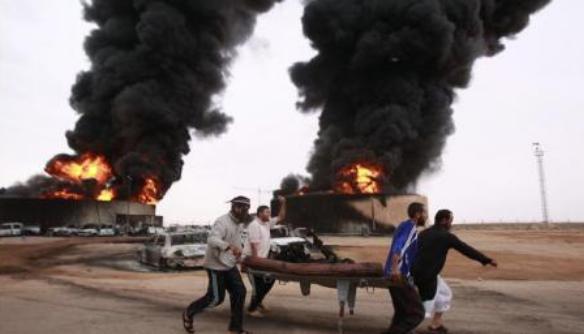 Risc de CATASTROFĂ în Libia: Un rezervor de carburant a fost lovit de o rachetă!