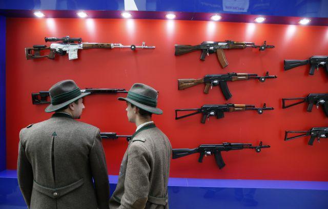 Noi sancţiuni împotriva Rusiei. Canada &quot;loveşte&quot; în companii de producere a armamentului, precum Kalashnikov