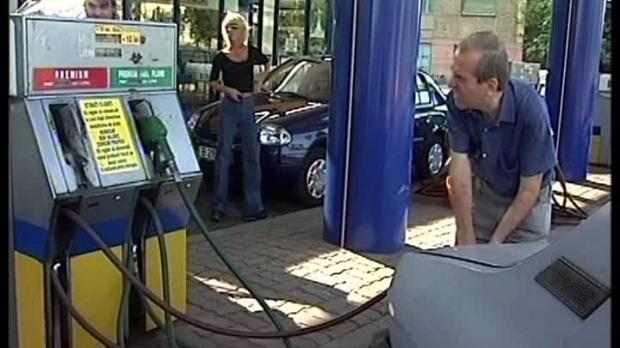 Cum economiseşti bani pe benzină dacă mergi în vacanţă prin România 