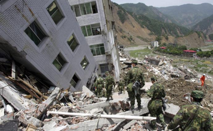 DEZASTRU ÎN CHINA. Bilanţul cutremurului de 6,5 grade pe Richter se apropie de 400 de morţi (VIDEO)