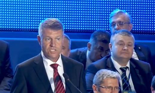 Primarul PNL din Pucioasa contestă la Tribunalul Bucureşti alegerea lui Iohannis la şefia partidului