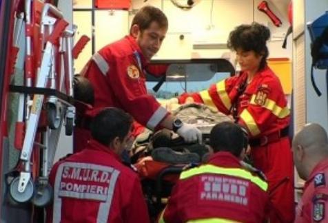 Copil în stare gravă după ce a căzut de la terasa unui restaurant din Vaslui