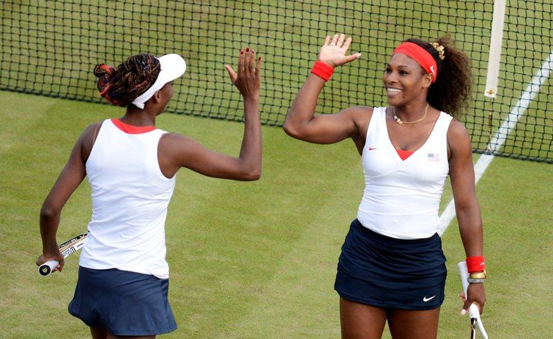 Surorile Serena şi Venus Williams, adversare în semifinalele turneului de la Montreal
