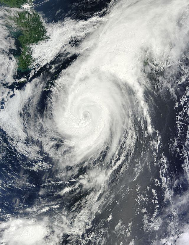 Japonia evacuează PESTE 1.000.000 de PERSOANE din calea taifunului Halong