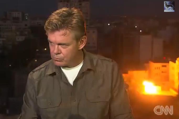 O rachetă EXPLODEAZĂ în apropierea echipei CNN, în Gaza. Reacţia FABULOASĂ a unui jurnalist în momentul bombardamentului (VIDEO) 18490127