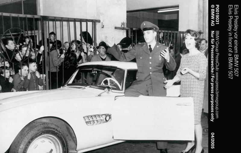 Se restaurează BMW 507 care a aparţinut lui Elvis Presley (GALERIE FOTO). De ce a ales regele culoarea roşie